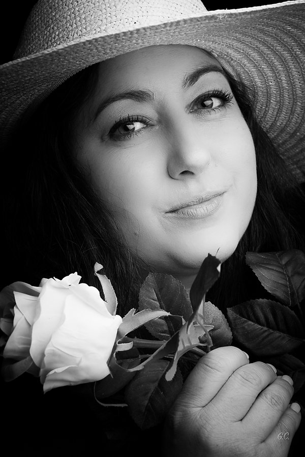 Gaëlle - With a rose and a hat